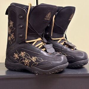 Firefly “Caprice” Women’s Snowboard Boots Sz 8.5
